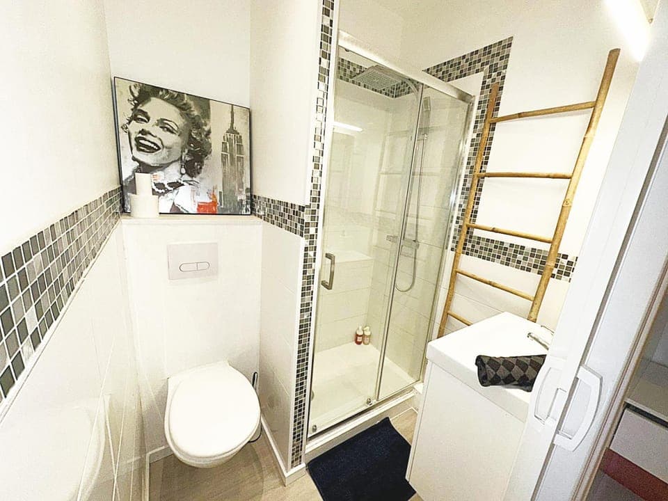 Shower, Toilet, Bathroom