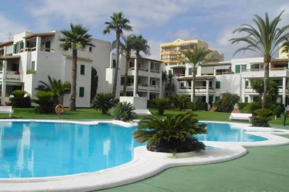 Swimming pool, Swimming pool