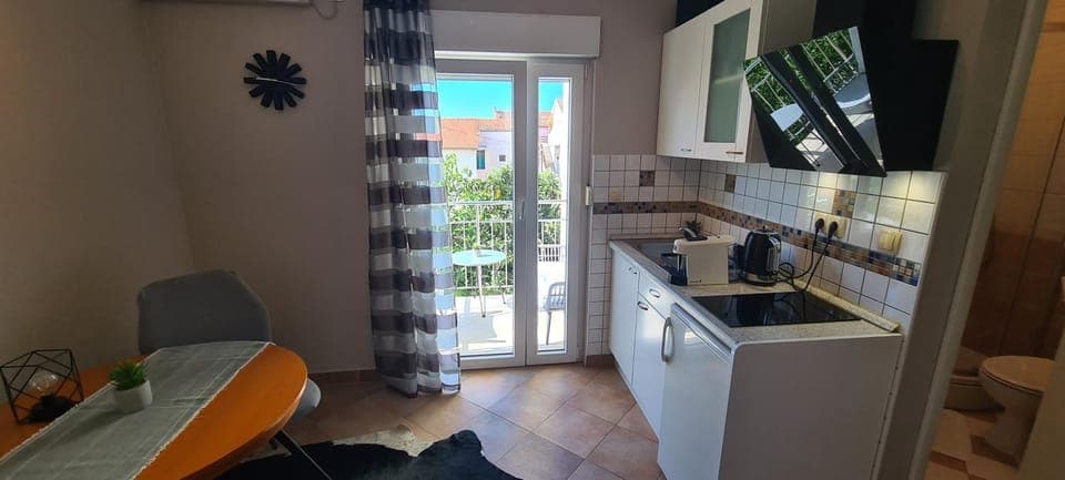 Kitchen or kitchenette, pet friendly, stove