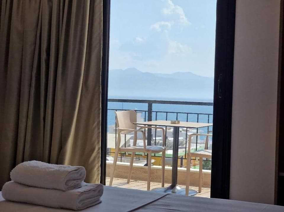 Day, Balcony/Terrace, Mountain view, Sea view