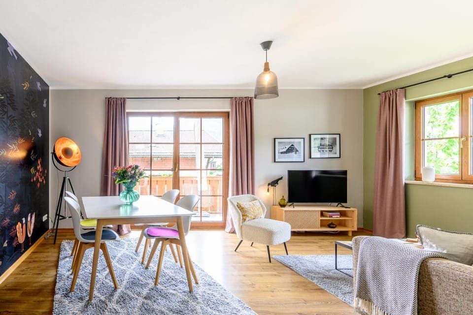 TV and multimedia, Living room, Dining area