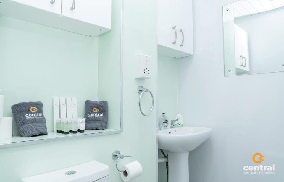 Toilet, Bathroom, towels