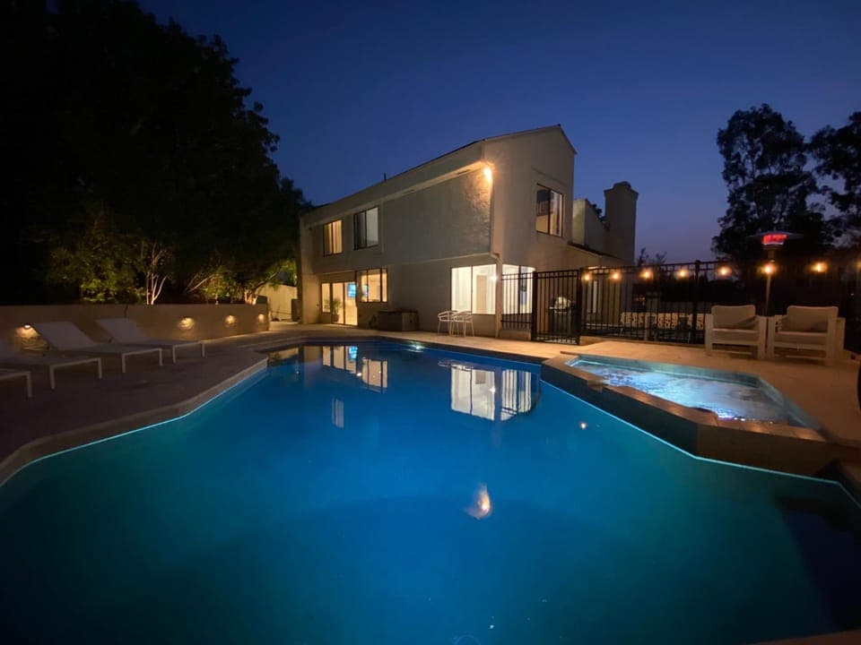 Property building, Hot Tub, Balcony/Terrace, Spa and wellness centre/facilities, Seating area, Garden view, Pool view, Swimming pool, Sunset, sunbed