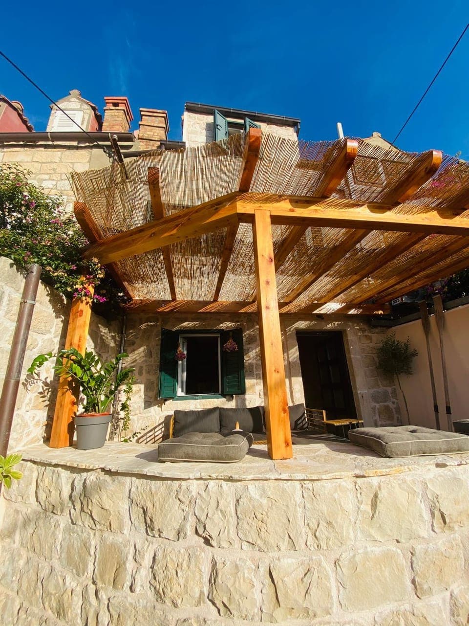 Property building, Patio, Facade/entrance