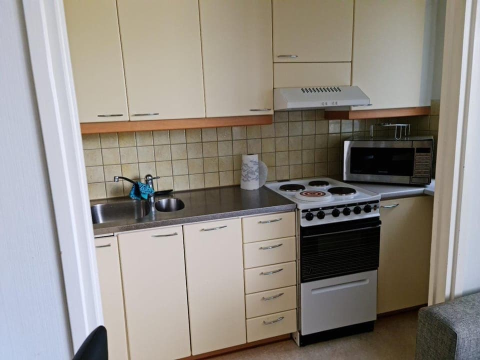 Kitchen or kitchenette, oven, stove