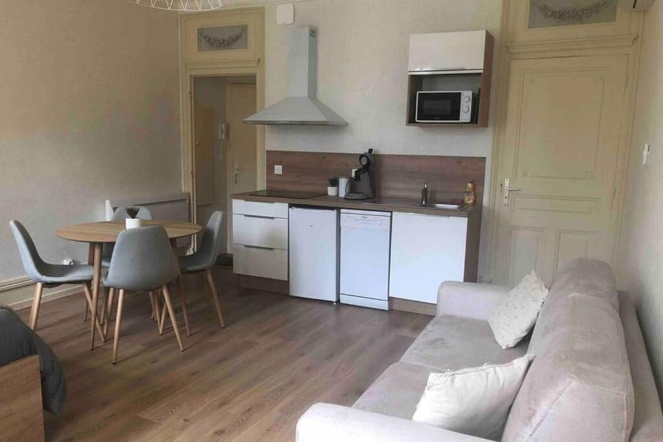 Kitchen or kitchenette, Living room, Seating area, Dining area, minibar, toaster