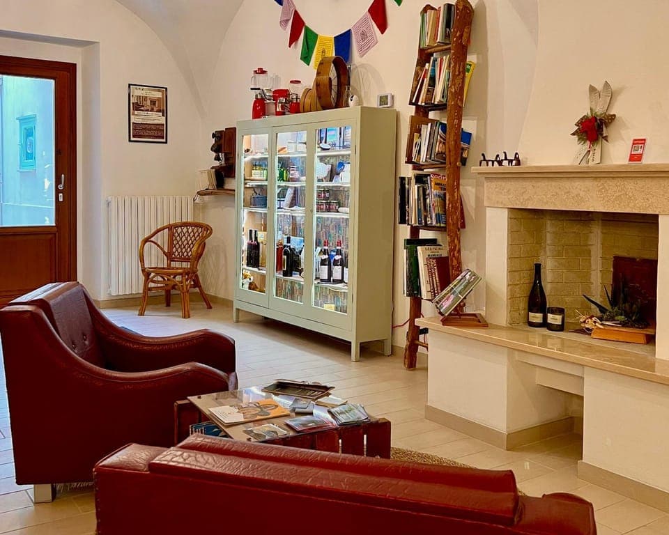 Living room, Internal: Not applicable to any particular room