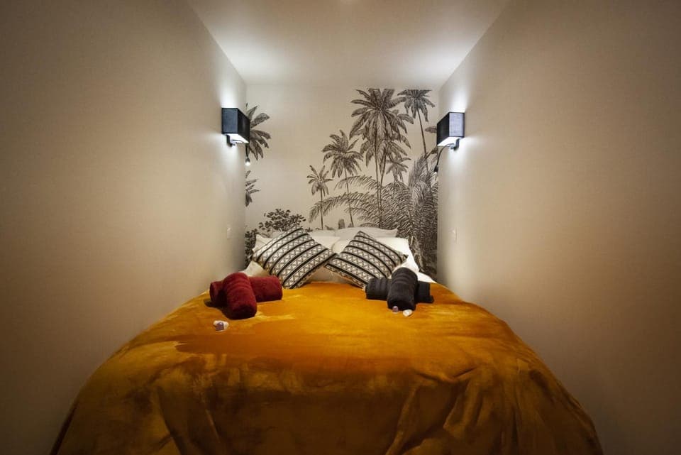 Bathroom, Living room