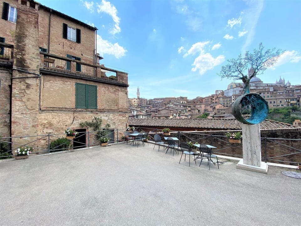 Property building, Nearby landmark, Day, Natural landscape, View (from property/room), Balcony/Terrace, City view, Mountain view