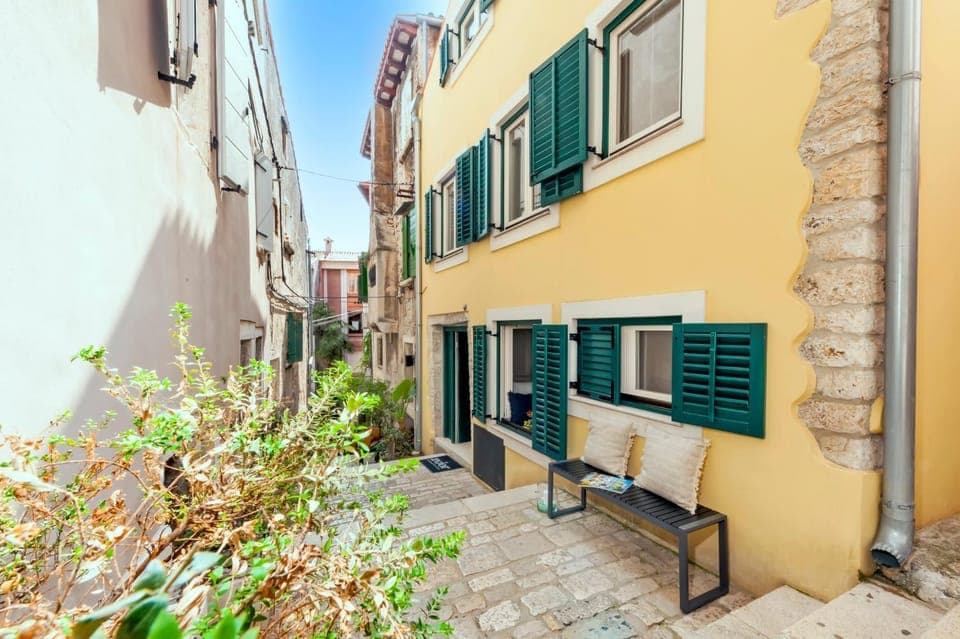 Property building, Day, Street view