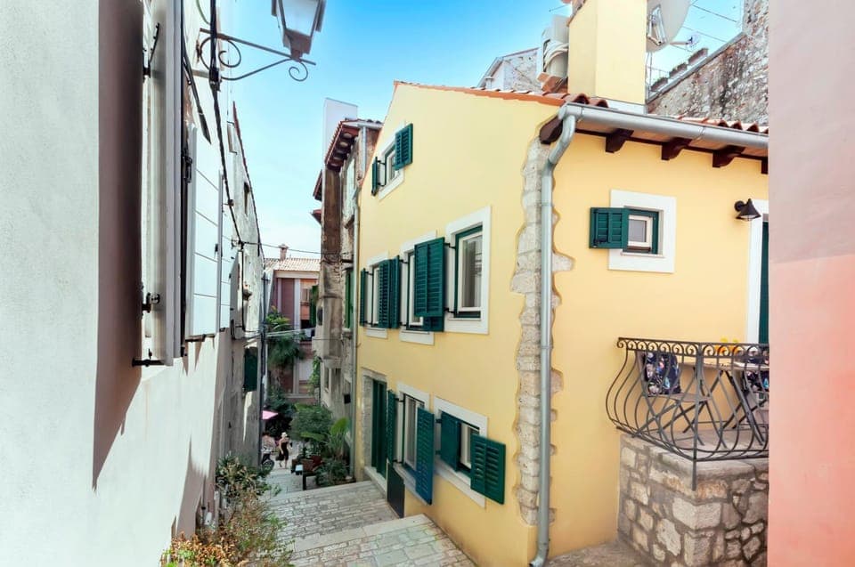 Property building, Day, Street view