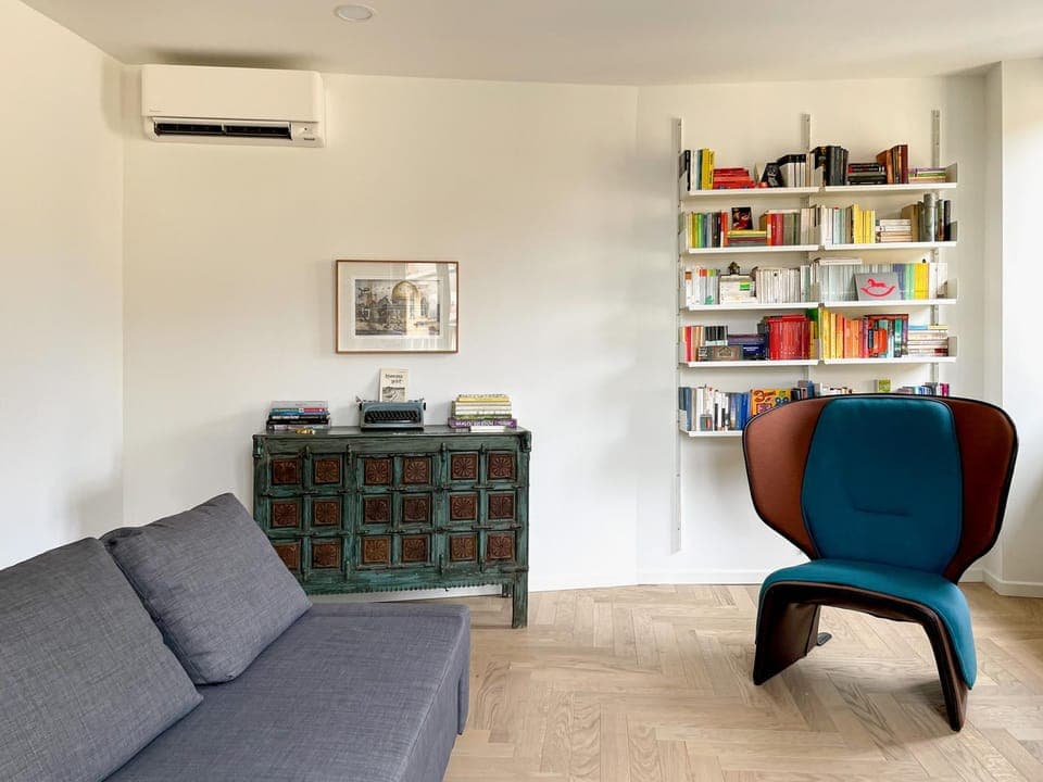 Library, Living room, Seating area
