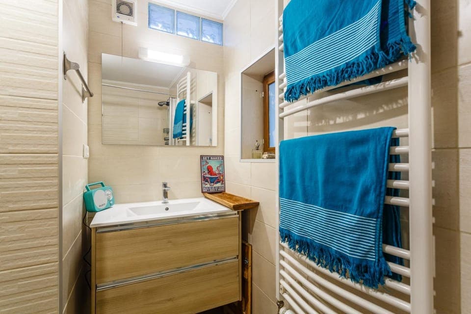 Shower, Bathroom, towels