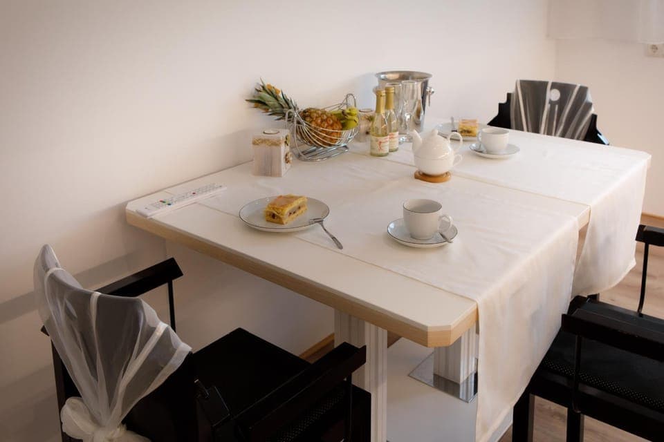 Dining area, kitchen