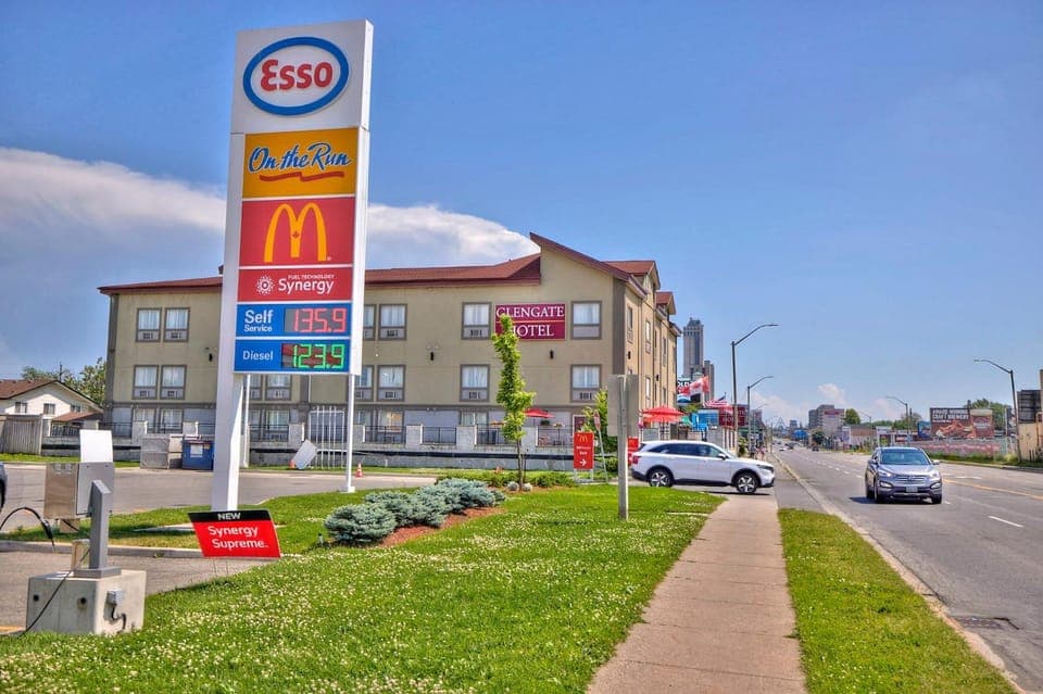 Property building, Property logo or sign, Street view, Location