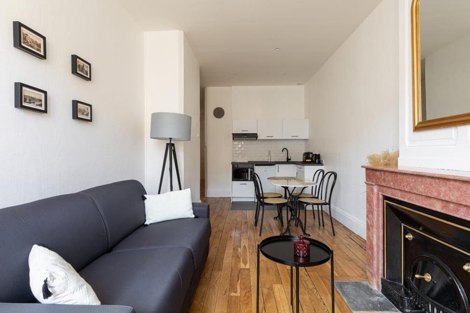 Communal lounge/ TV room, Living room