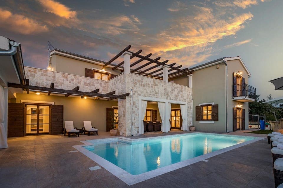 Property building, Facade/entrance, Off site