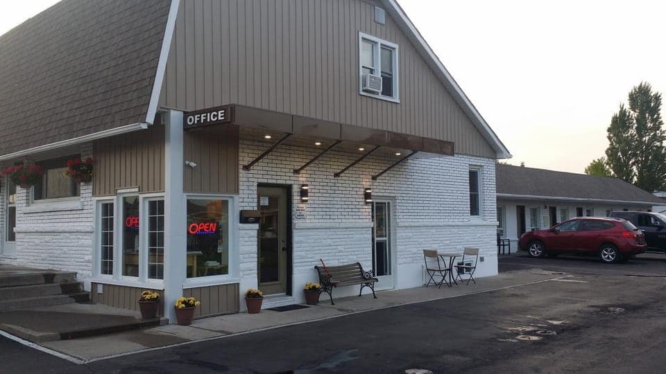 Patio, Facade/entrance, Day