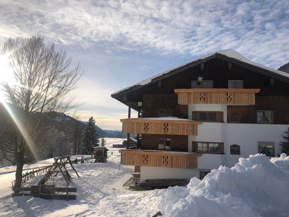 Property building, Day, Natural landscape, Winter, Mountain view