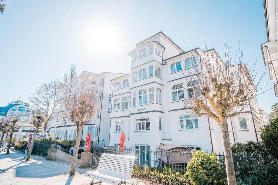 Property building, Day, Autumn