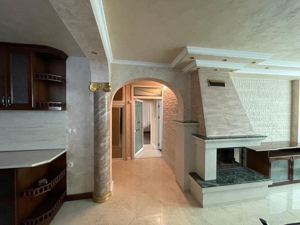 Communal lounge/ TV room, Kitchen or kitchenette, Living room