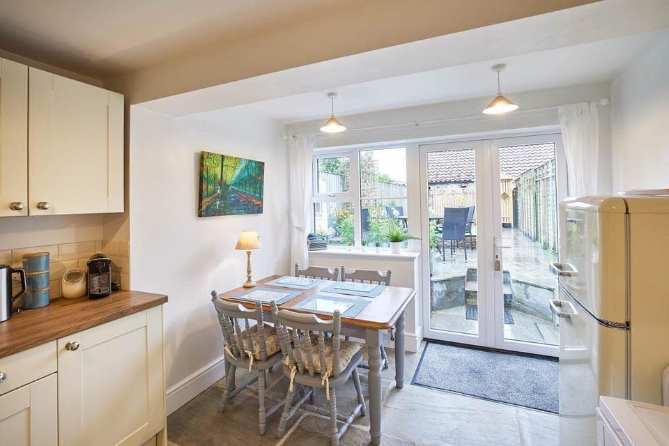 Dining area, kitchen