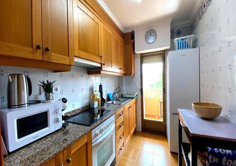 Coffee/tea facilities, Kitchen or kitchenette, oven, stove, toaster