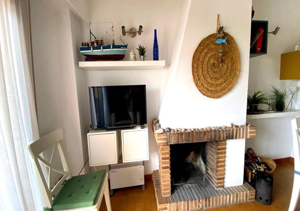 Communal lounge/ TV room, TV and multimedia, Living room, Dining area, fireplace