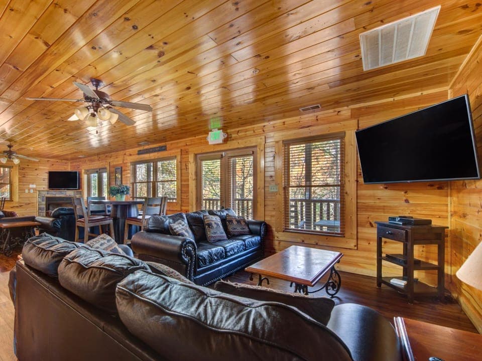 Family Ties Lodge House in Gatlinburg