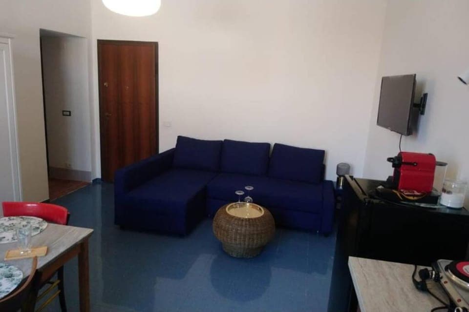 TV and multimedia, Kitchen or kitchenette, Living room, Dining area