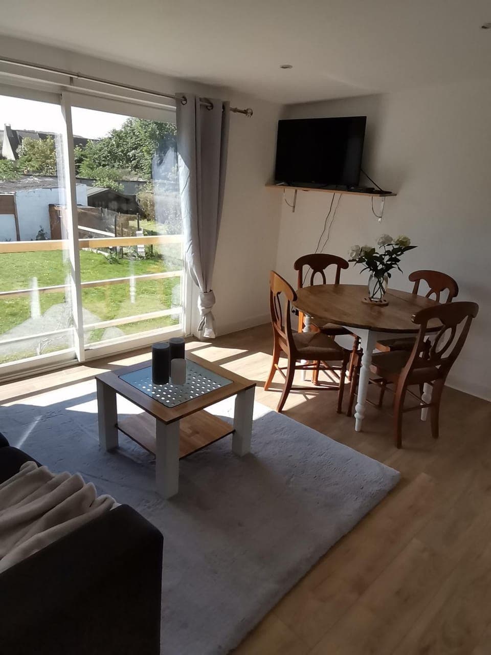 Living room, Dining area, Garden view