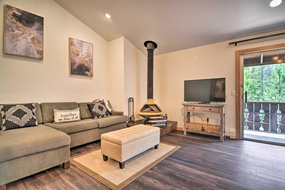 Estes Park Condo ~ 1 Mi to RMNP! House in Estes Park