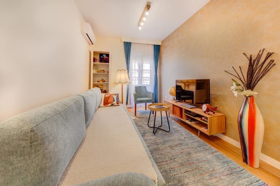 TV and multimedia, Living room, Seating area