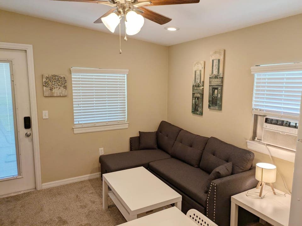 Private Entrance 1 Bd Guest Suite in Cypress Gardens near Legoland Bed and Breakfast in Winter Haven