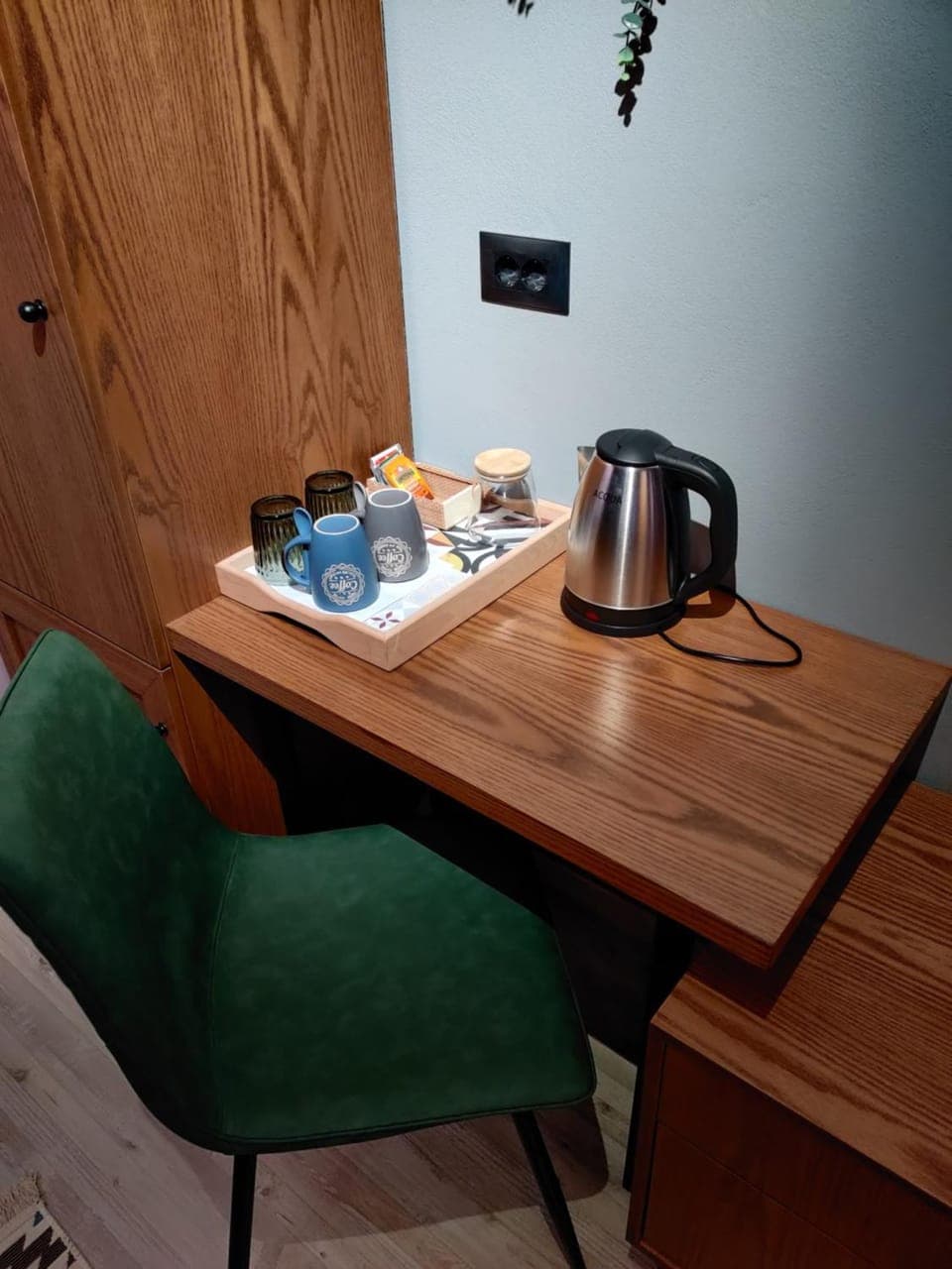 Coffee/tea facilities, hair dresser