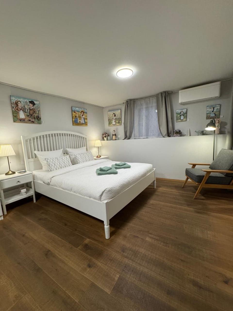 Bed, Photo of the whole room, Bedroom, towels, wardrobe