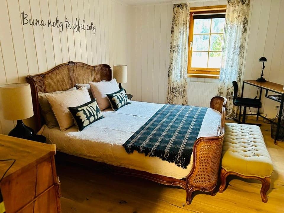 Casa Pasch - Boutique Bed and Breakfast in Cumpadials Bed and Breakfast in Canton of Grisons