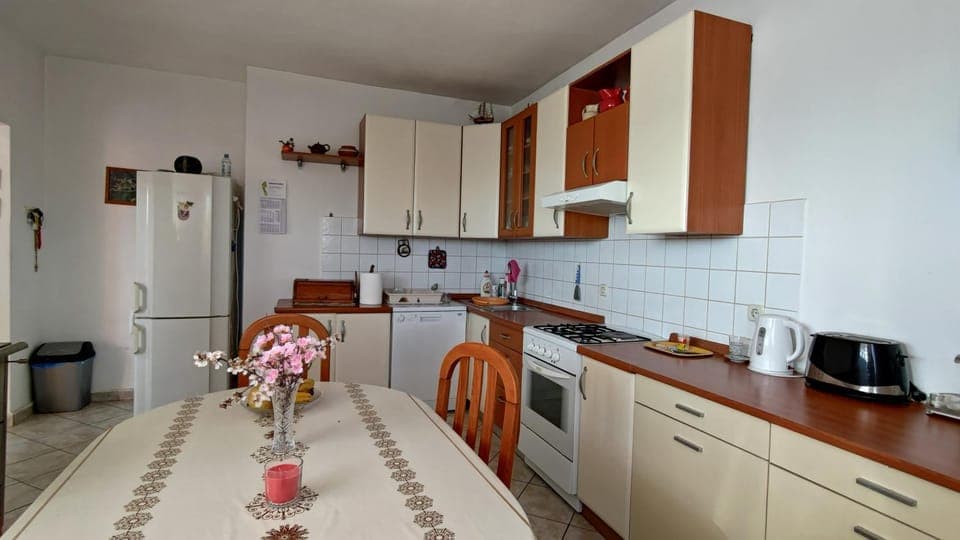 Kitchen or kitchenette, Dining area, dishwasher, pet friendly, stove, toaster
