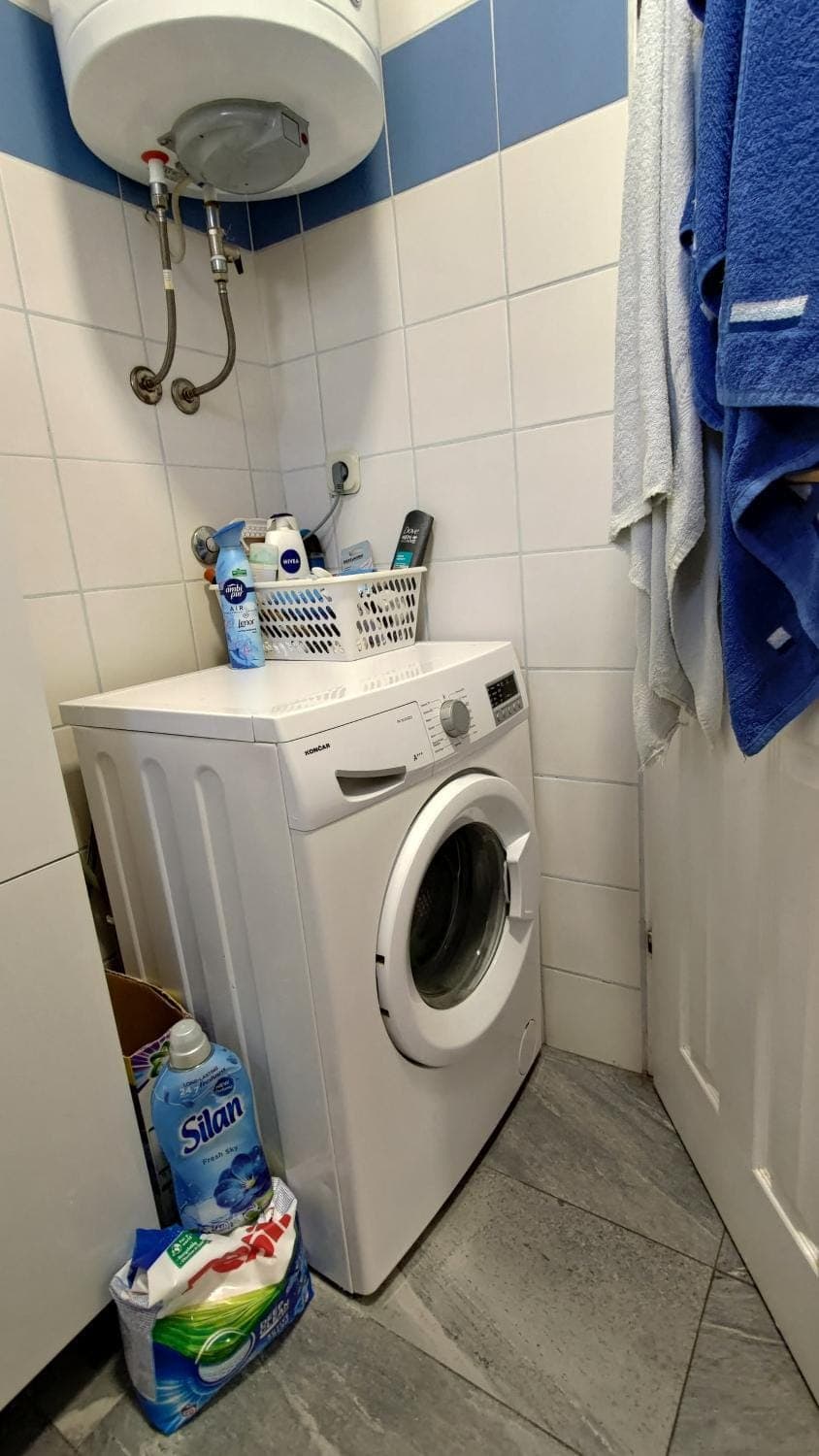 Bathroom, washing machine