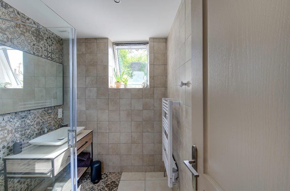 Shower, Bathroom, heating, internet, towels