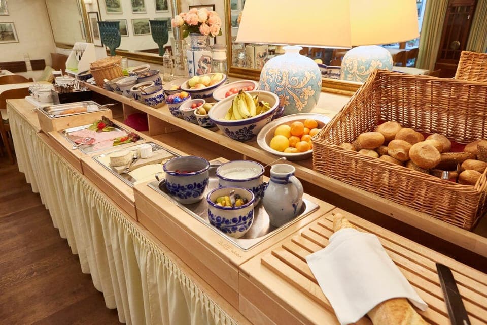 Restaurant/places to eat, Buffet breakfast