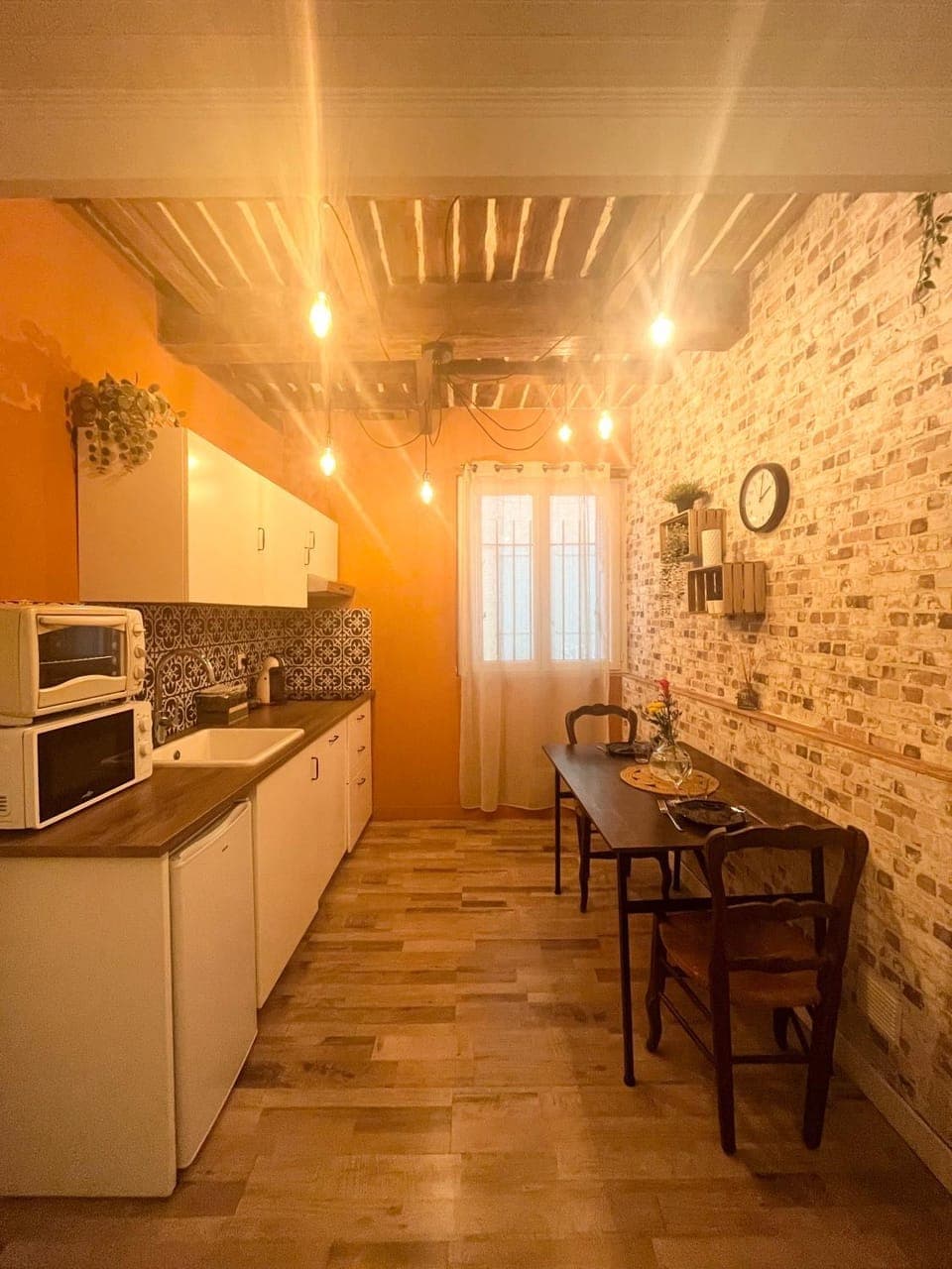 Kitchen or kitchenette, Dining area, minibar, pet friendly, stove