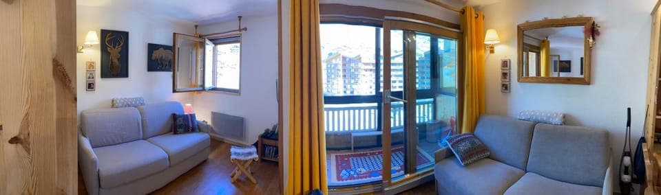 TV and multimedia, Seating area