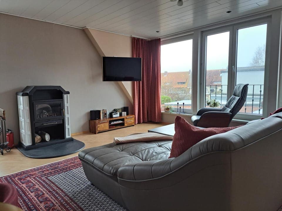 TV and multimedia, Living room, Seating area, Evening entertainment, flat iron