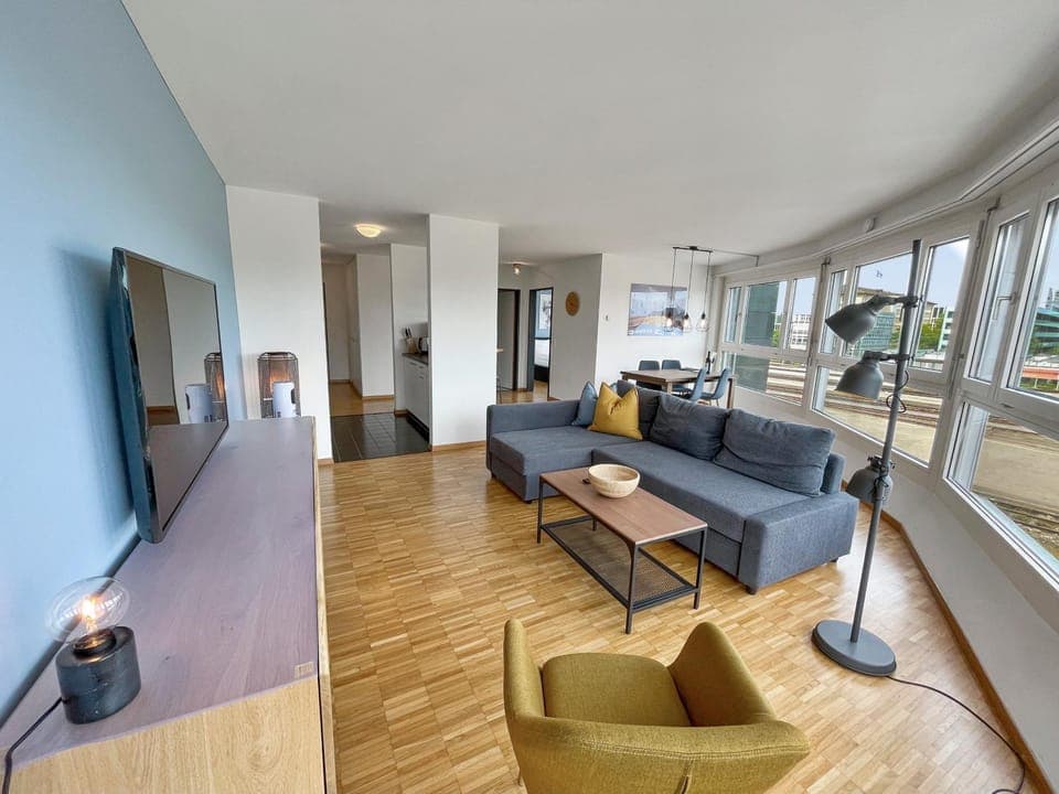 TV and multimedia, Living room, Lounge or bar, Photo of the whole room, Seating area