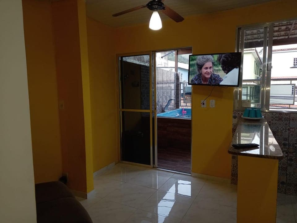 Cantinho Feliz de Muriqui / Casa amarela House in Mangaratiba