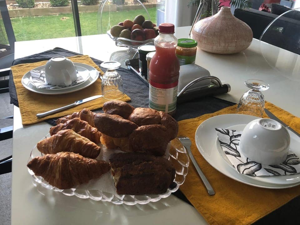 Coffee/tea facilities, Food and drinks, Breakfast, Continental breakfast