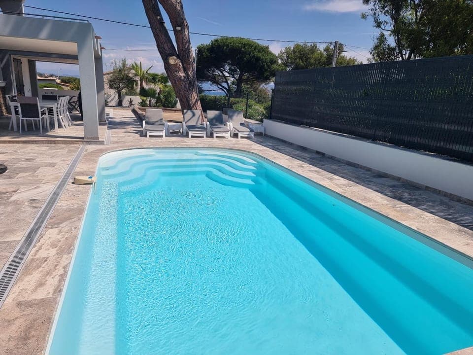 Swimming pool, Swimming pool