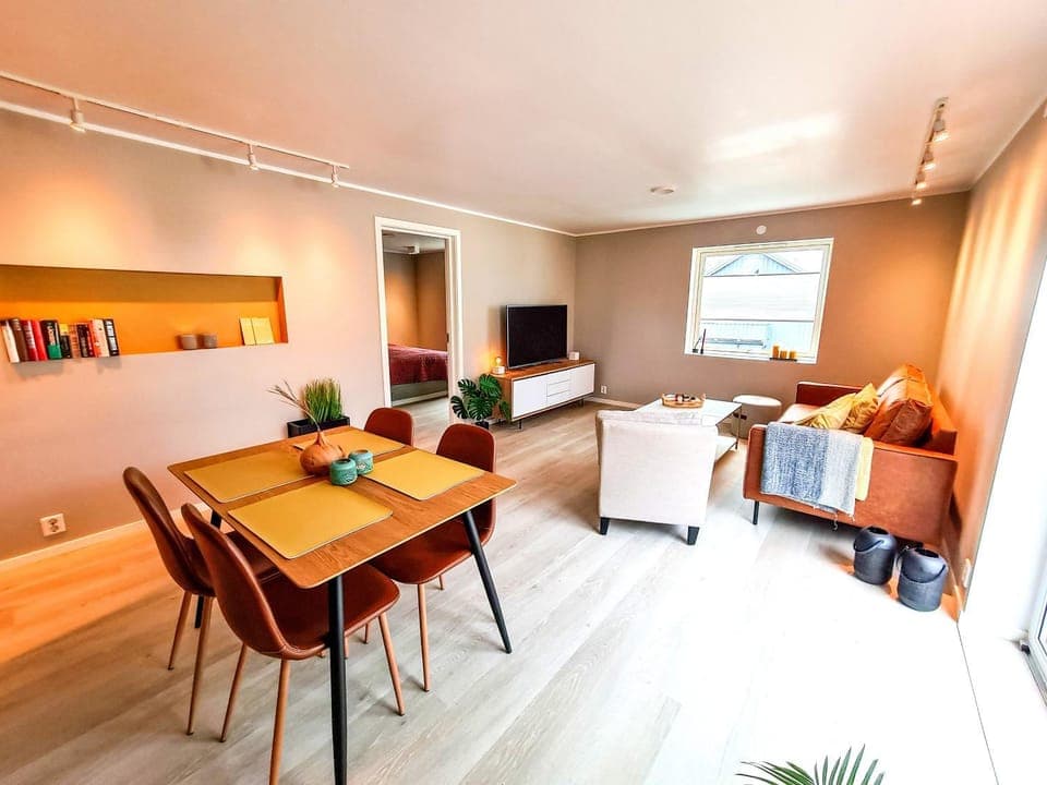 TV and multimedia, Living room, Seating area, Dining area, Evening entertainment