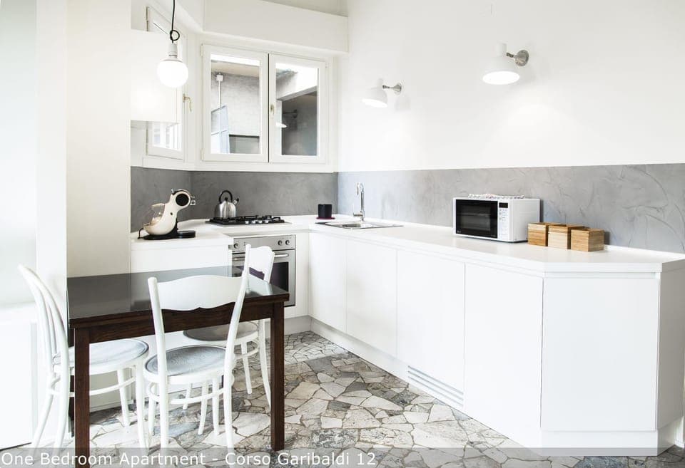 Kitchen or kitchenette, Dining area, stove